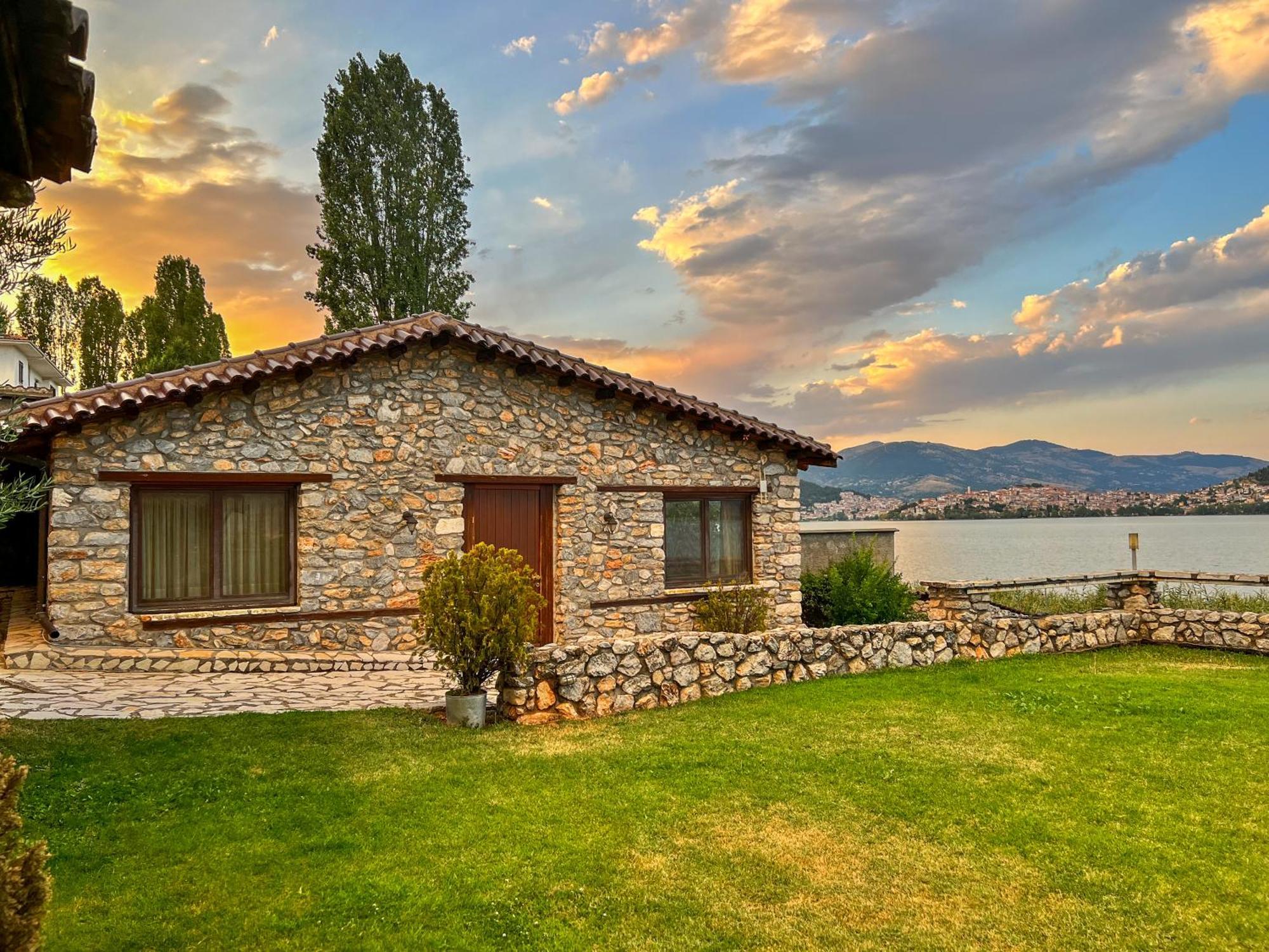 The Little Stone House By The Lake Castória Exterior foto